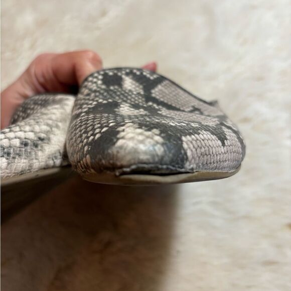 Universal Thread Faux Snakeskin Flats Women's Slip On Shoes Size 9 - Picture 9 of 9